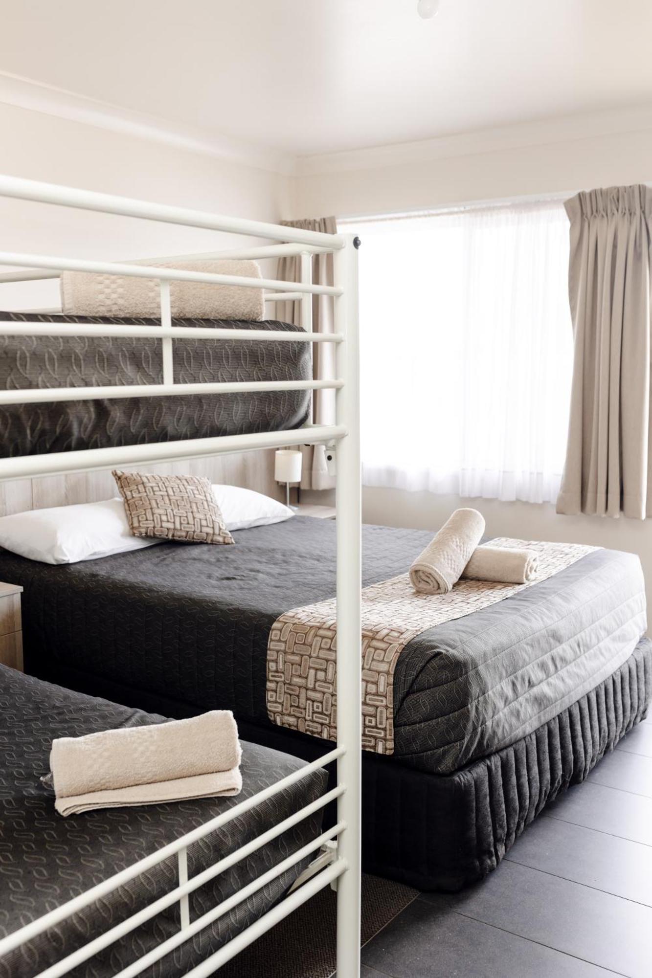 Starline Motor Inn Miles ภายนอก รูปภาพ
