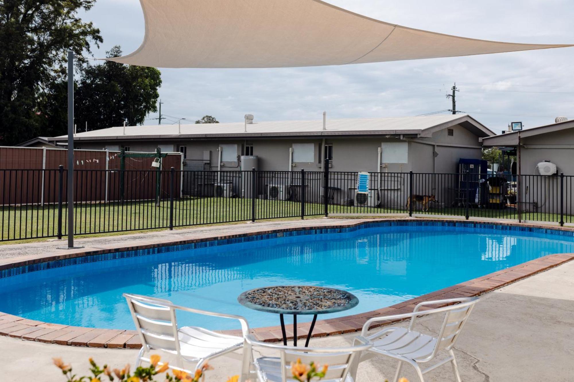Starline Motor Inn Miles ภายนอก รูปภาพ